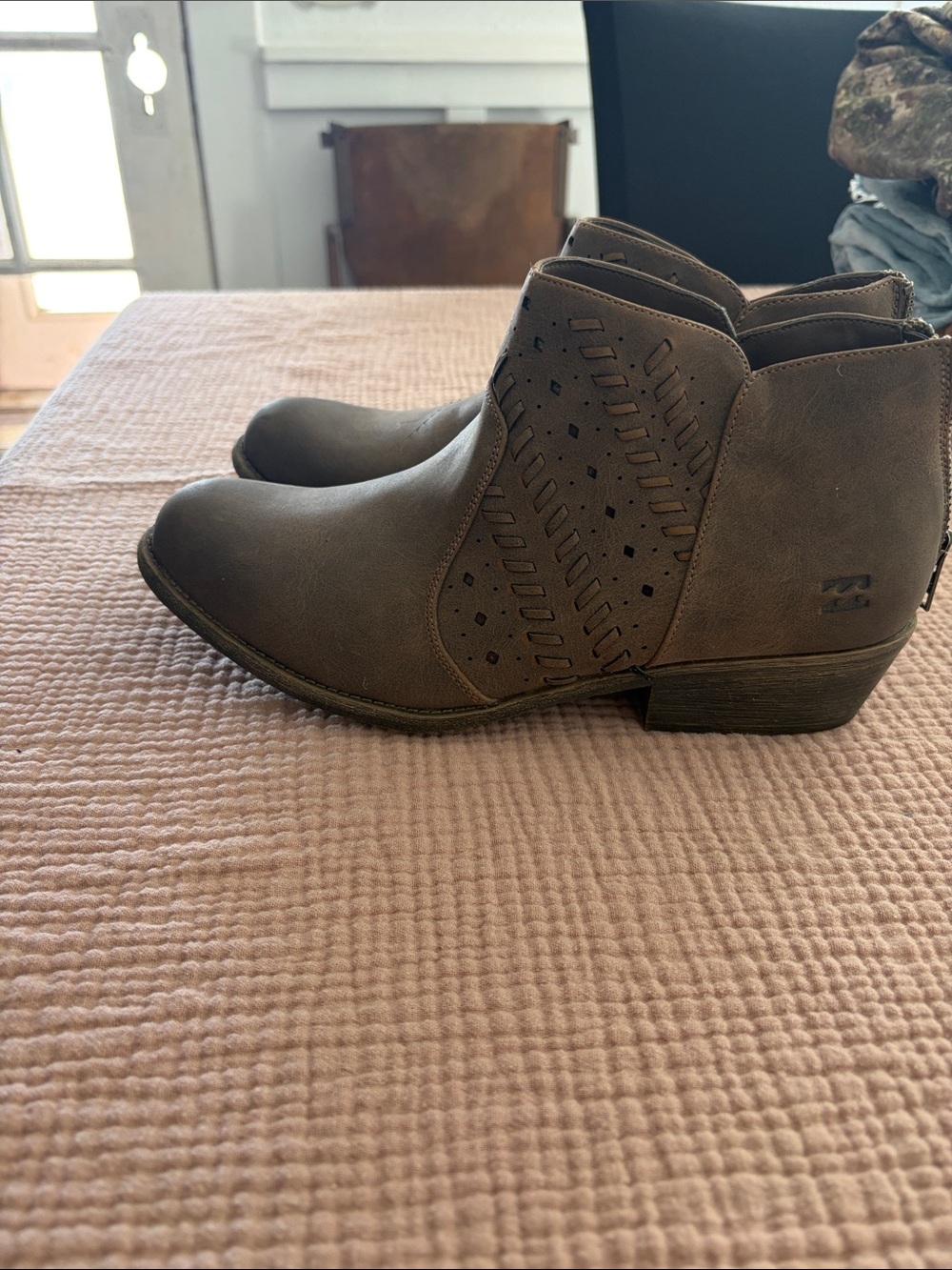 Billabong Women’s Brown Chukka Ankle Boots